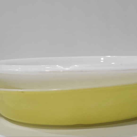Vintage Pyrex serving divided dish with lid - Picture 6 of 9